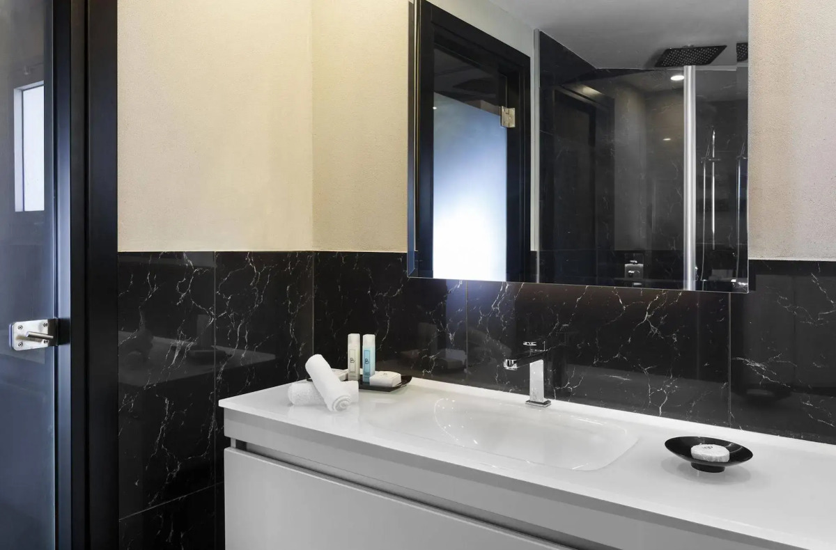 PLAY Seaport Suite Hotel TLV