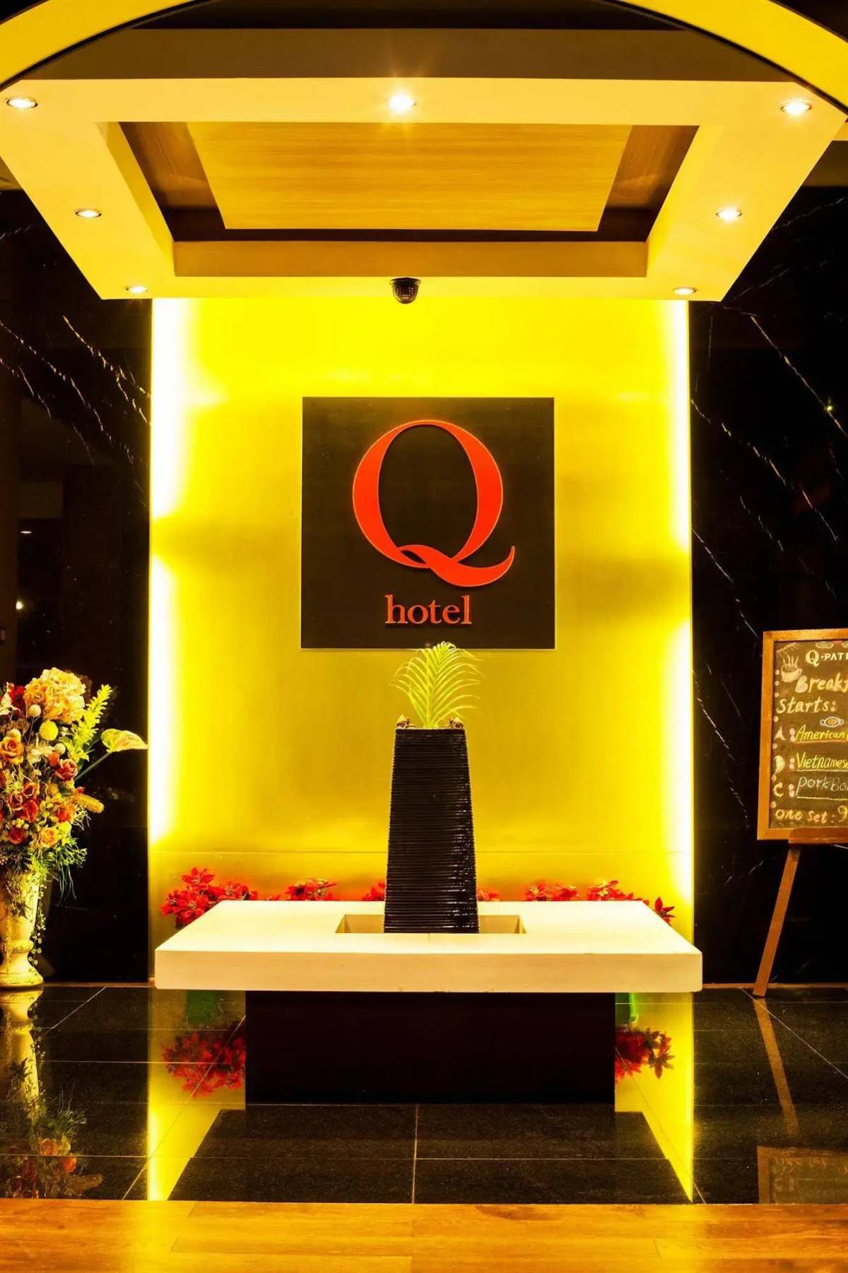 Q Hotel
