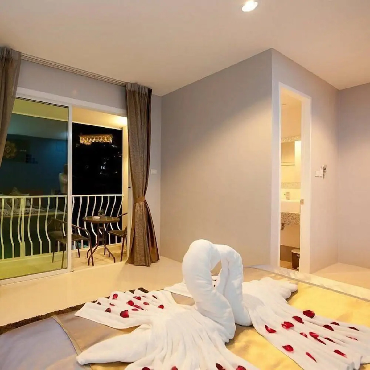 Отель La Xenia Kata Beach