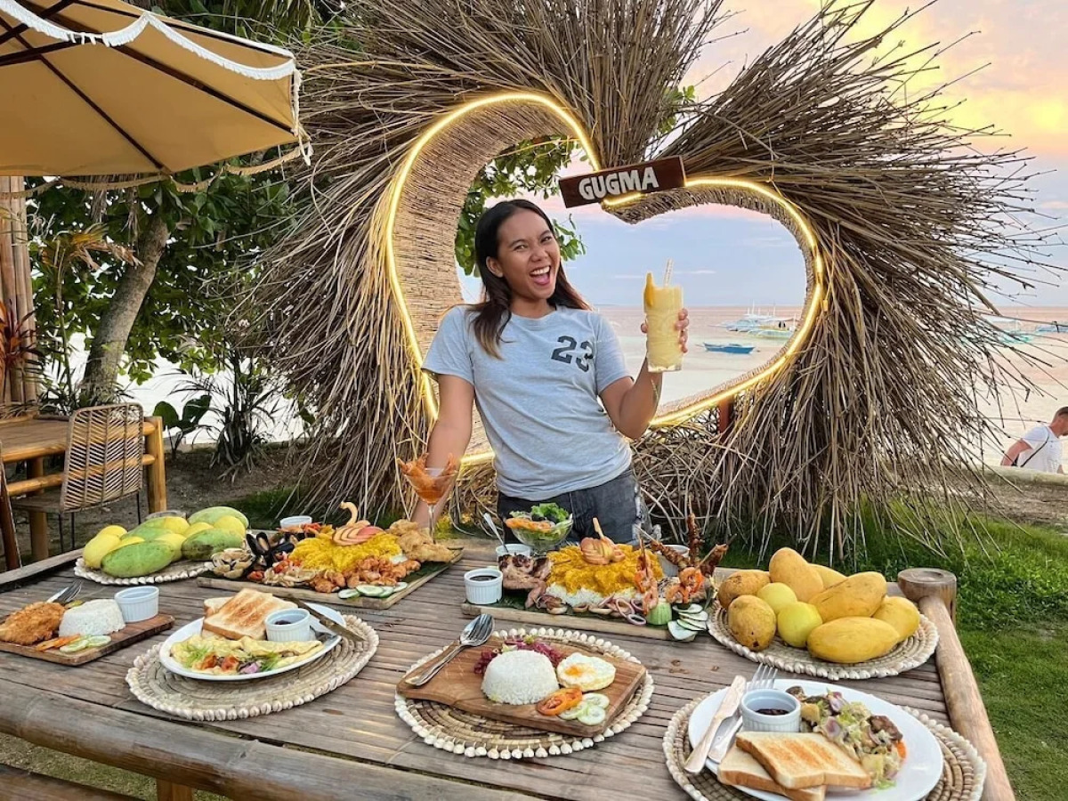 On Board Panglao Beach Hostel and Resort