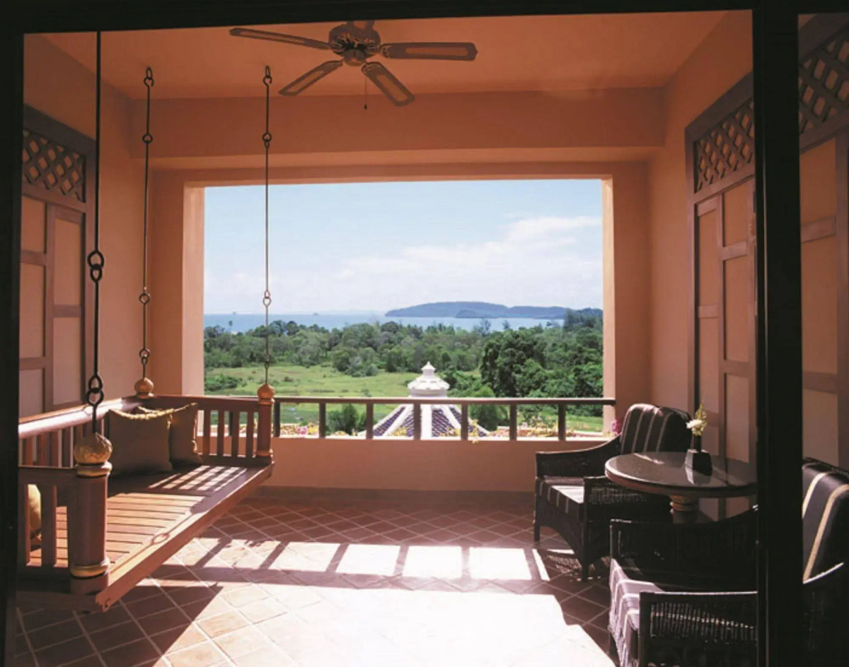 Pavilion Queen's Bay