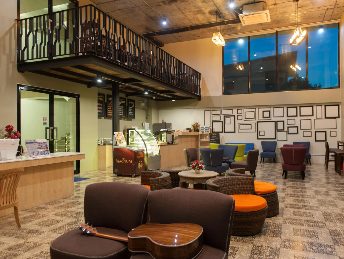 The Sixteenth Naiyang Beach Hotel