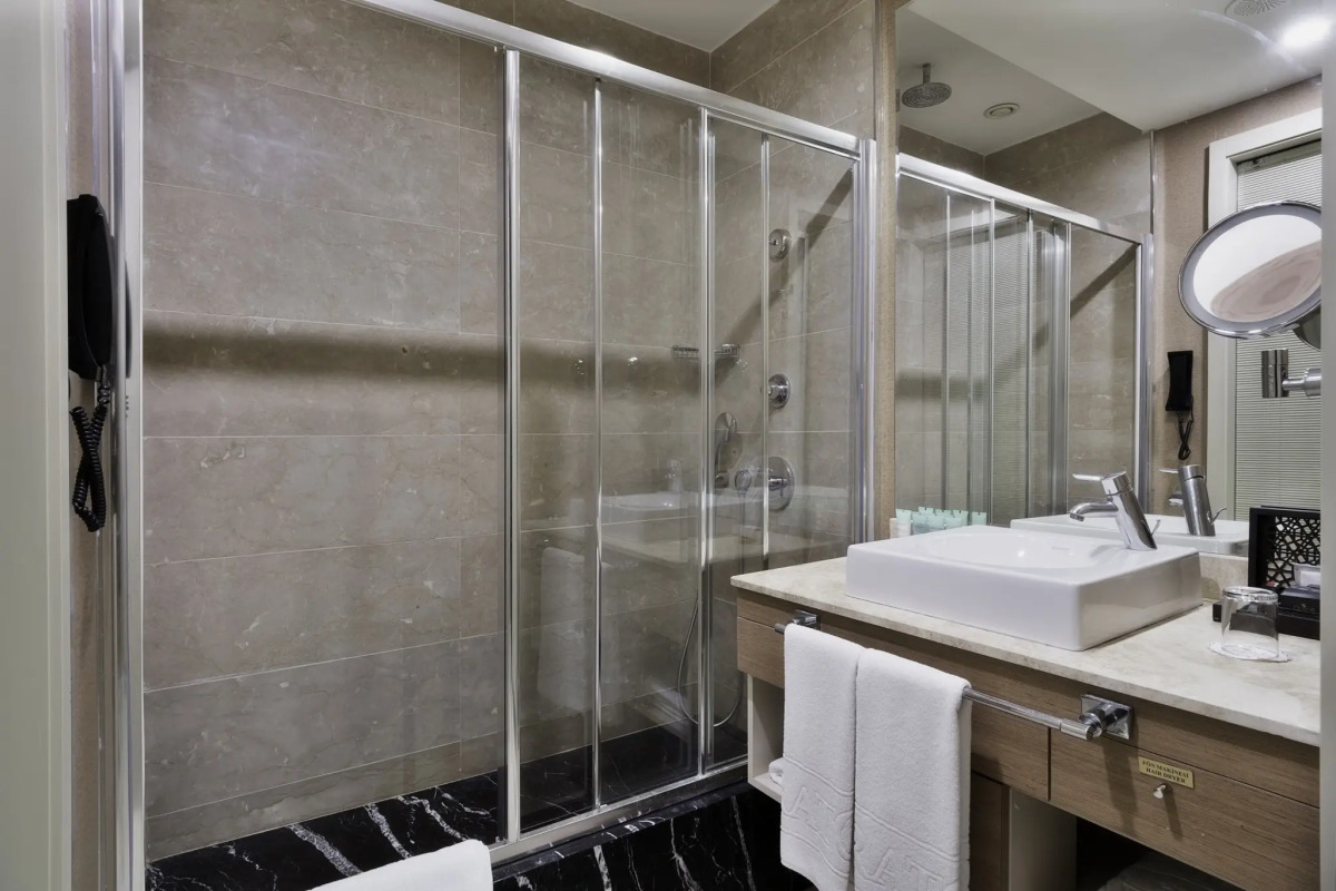 Cratos Premium Hotel & Casino