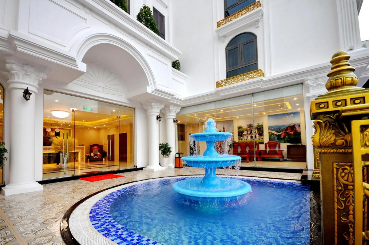 Crown Nguyen Hoang Hotel
