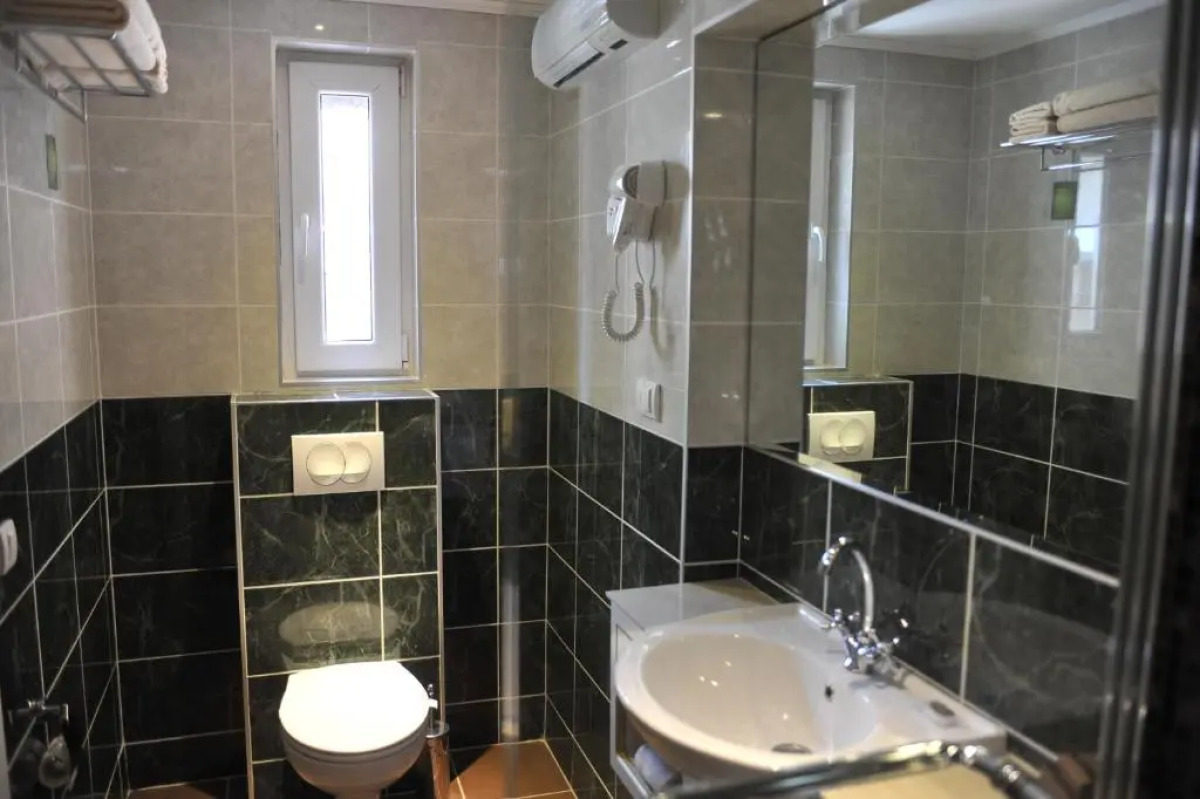 Queen's Astoria Design Hotel