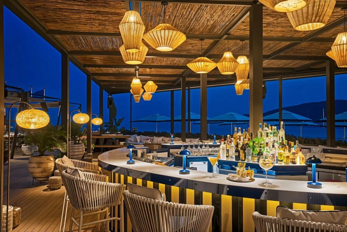 4-Bedroom Luxury Villa in 5 Star Resort Seafront