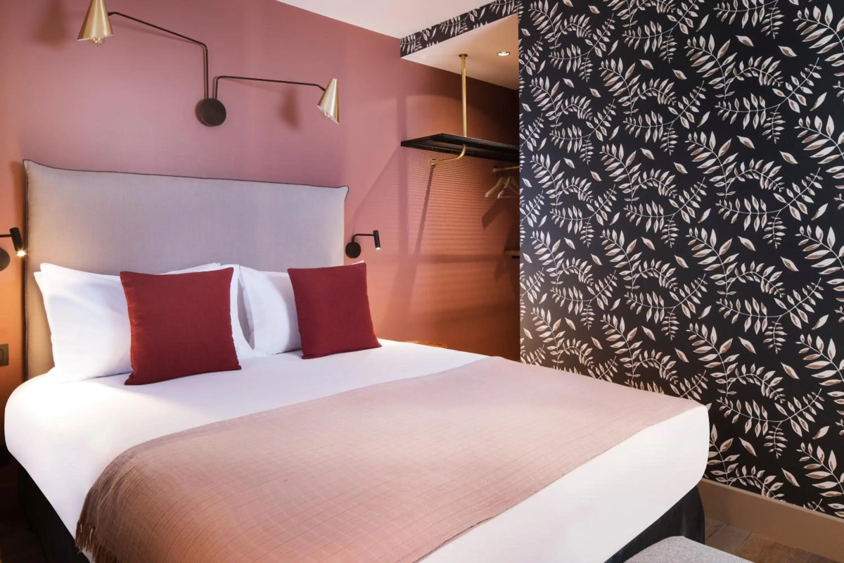 Aurasia SeaSide Hotel