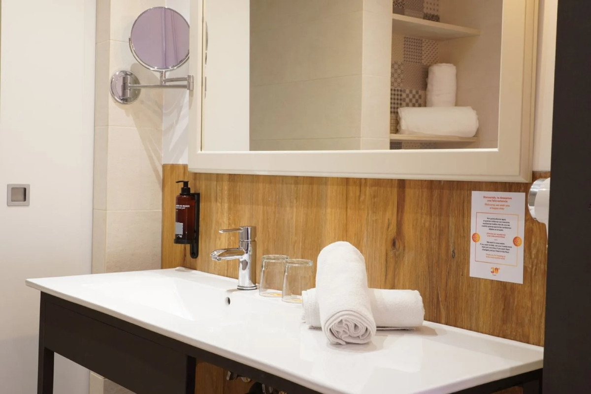 Lloret Vibe Affiliated by FERGUS