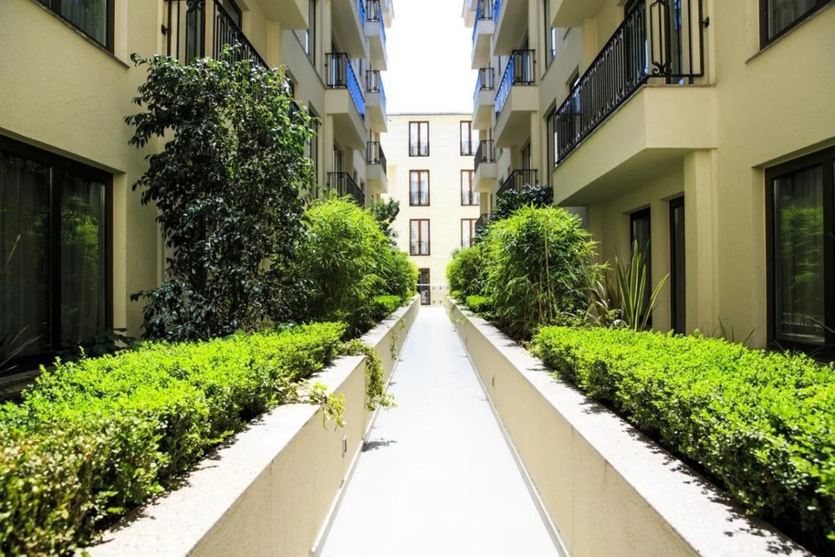 Grand Aras Hotel & Suites