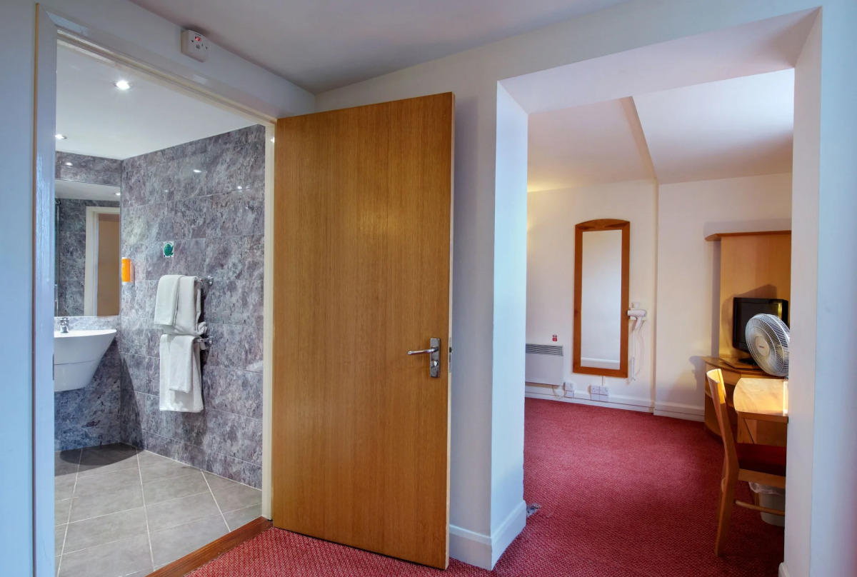 Waterloo Hub Hotel & Suites