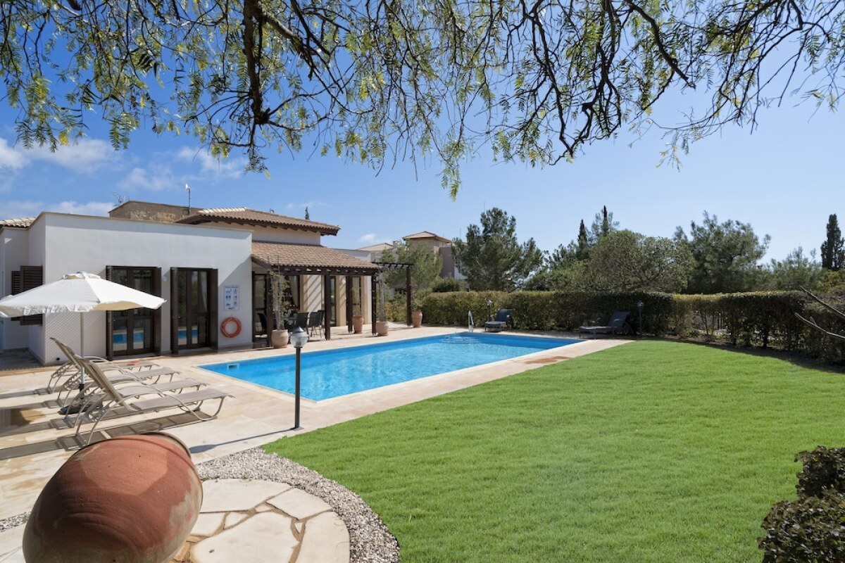3 bedroom villa Dionysos 373 with private pool and pretty garden, Peaceful location within Aphrodite Hills Resort