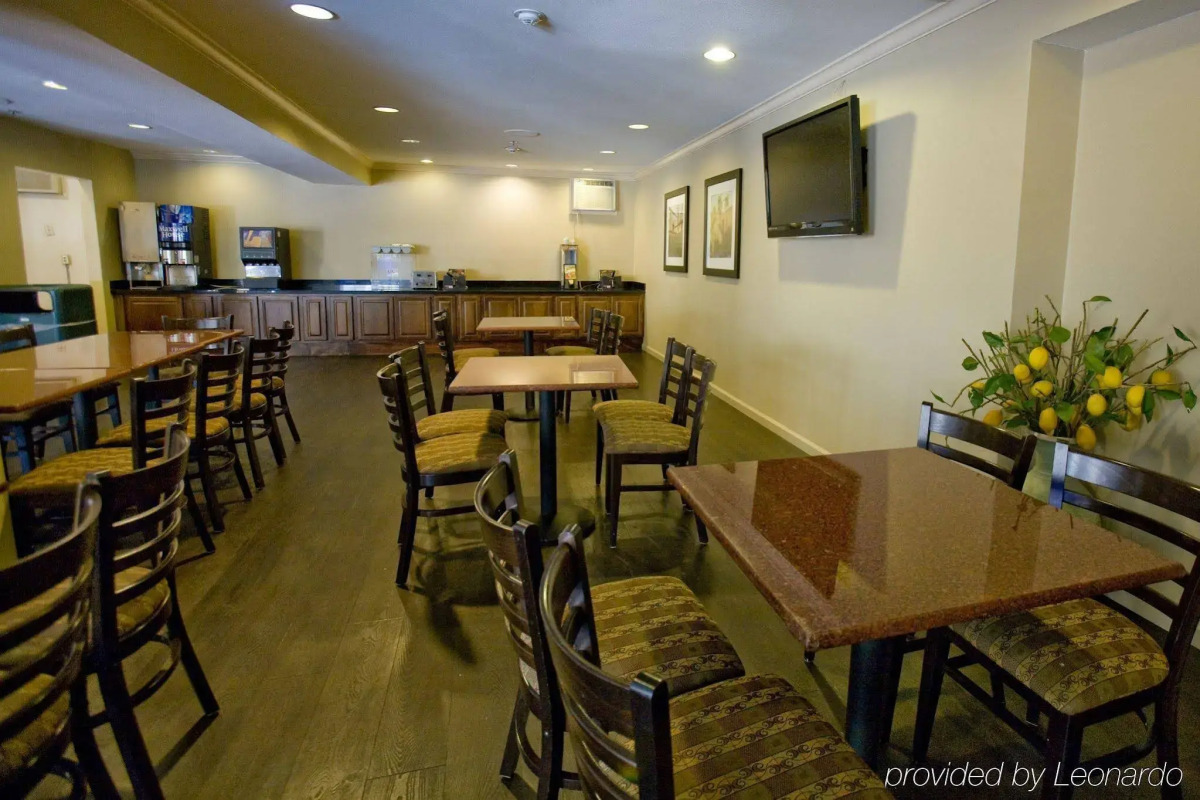 The Anza - A Calabasas Hotel