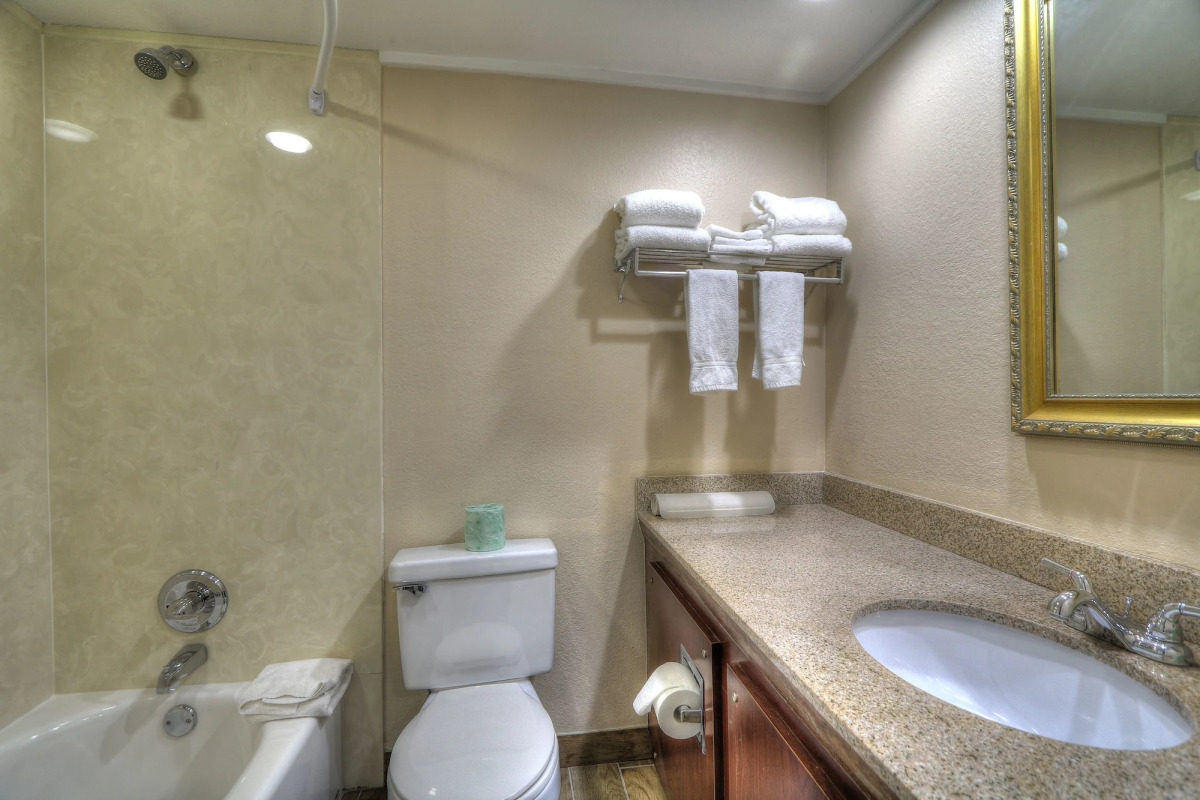 Crossroads Inn & Suites