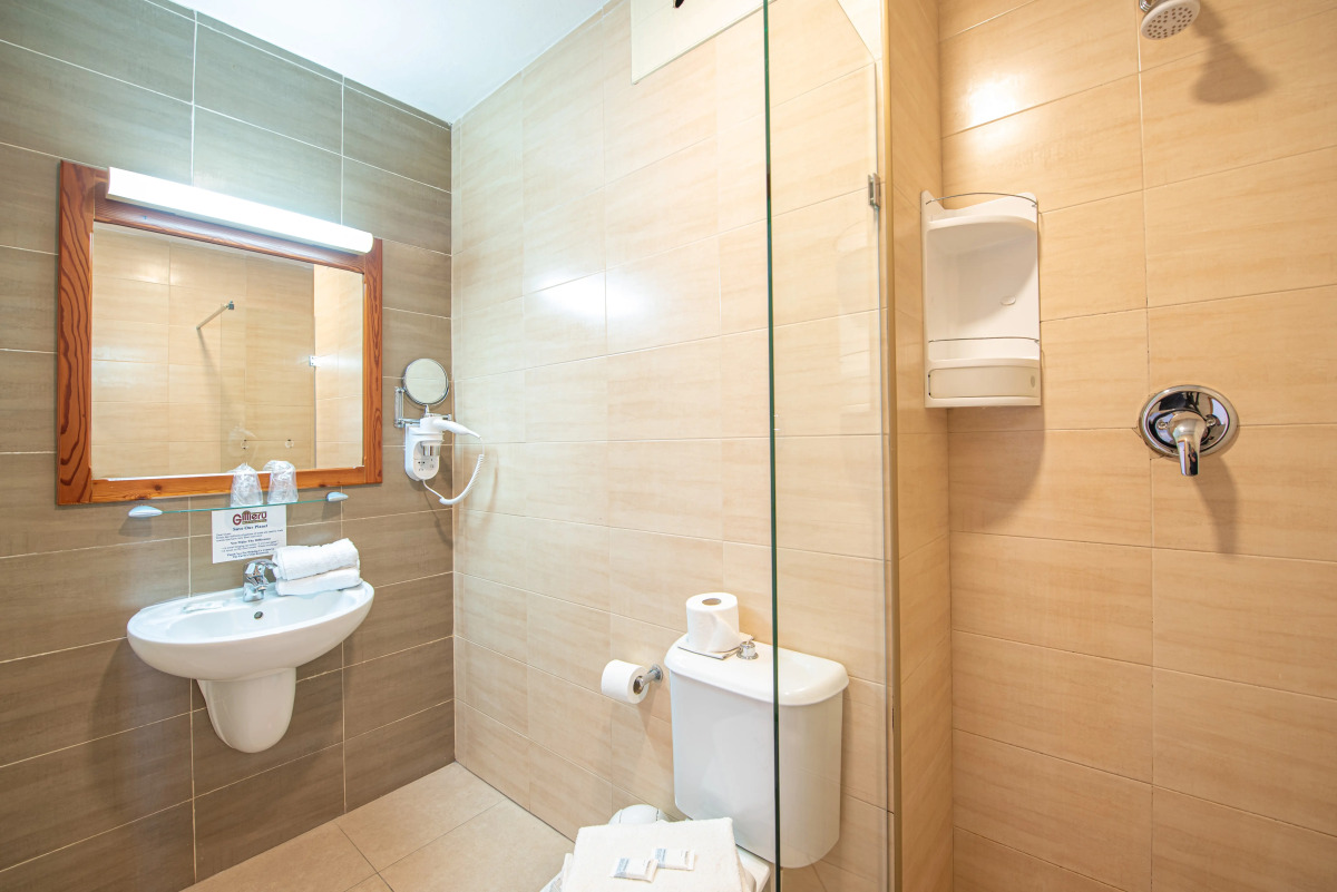 Gillieru Harbour Hotel