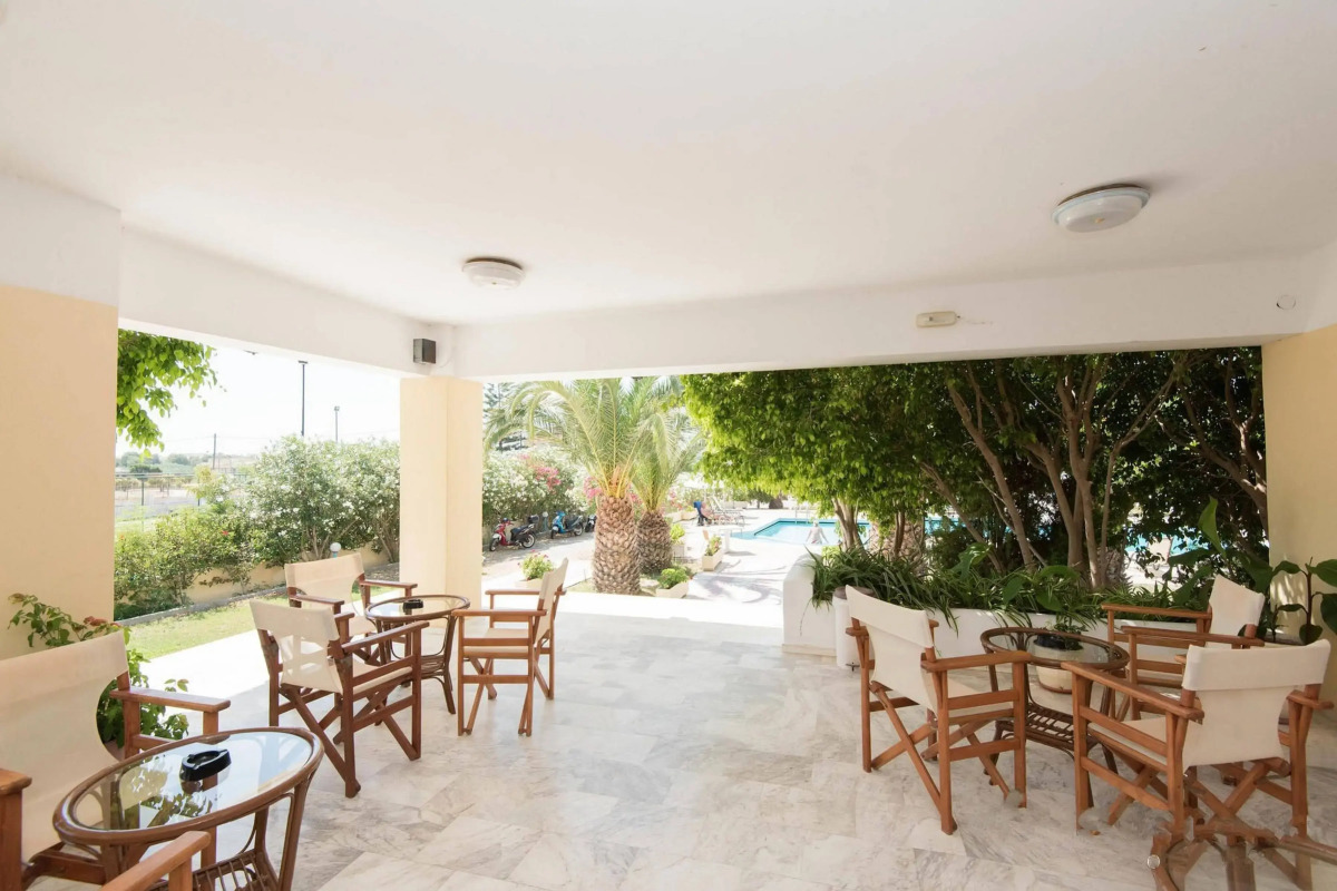 Leonidas Hotel and Studios