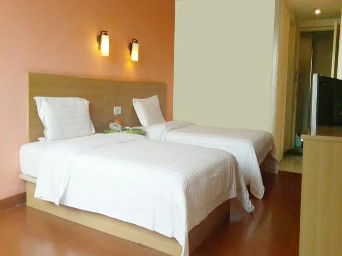 7 Days Inn Shanghai Changshou Road Subway Station PCD Store Branch