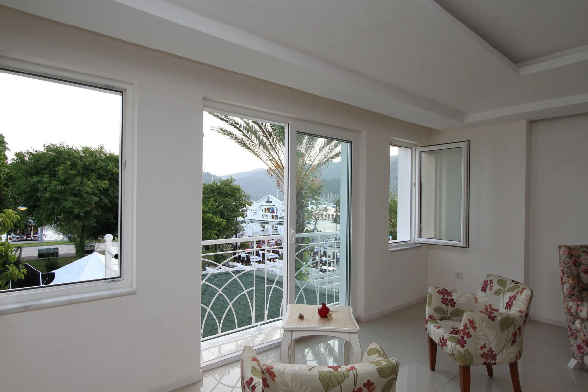 Dedeminn Marina Hotel