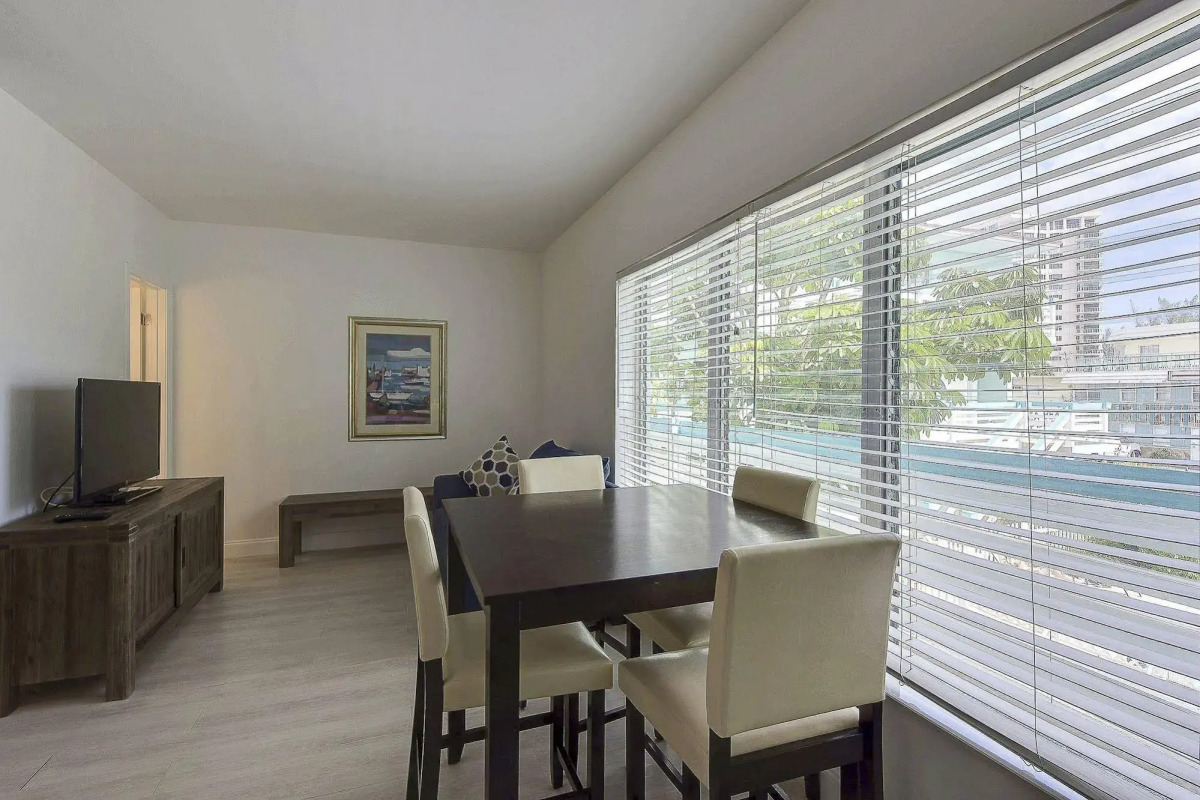 Sea Beach Plaza - Near Jungle Queen Riverboat