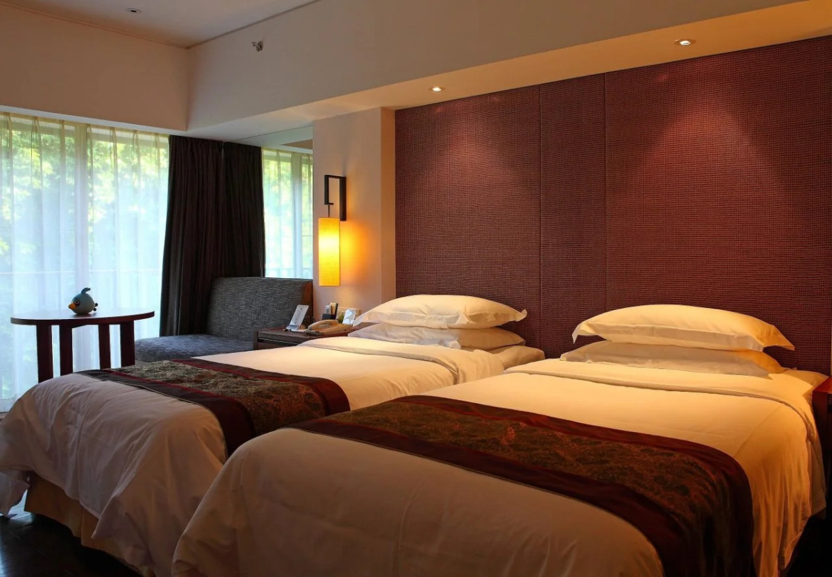 Baiyun Lakeside Hotel