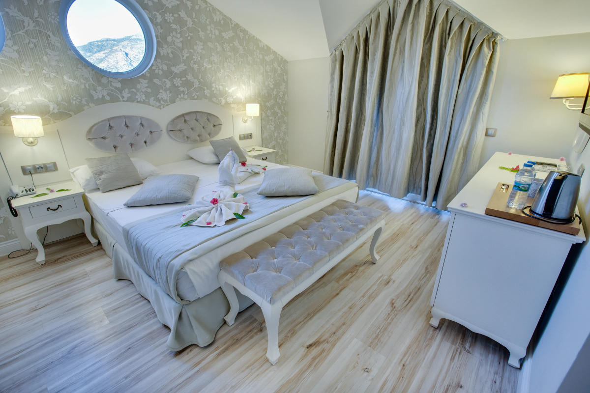 The PINEHILL Hotel & Suites