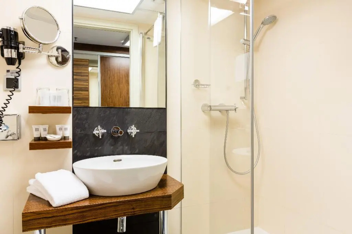 Avalon Hotel & Conferences