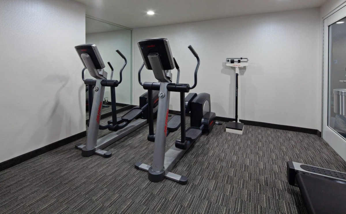 Holiday Inn Express & Suites Hollywood Walk Of Fame