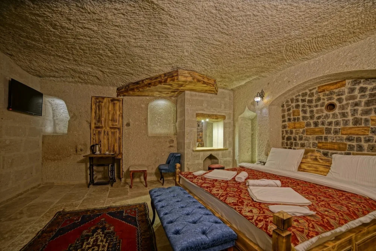 Zeus Cave Suites