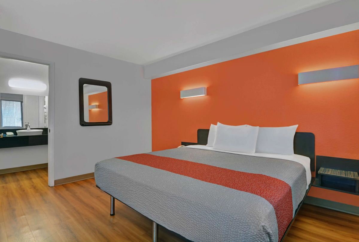 Motel 6 Cutler Bay, FL