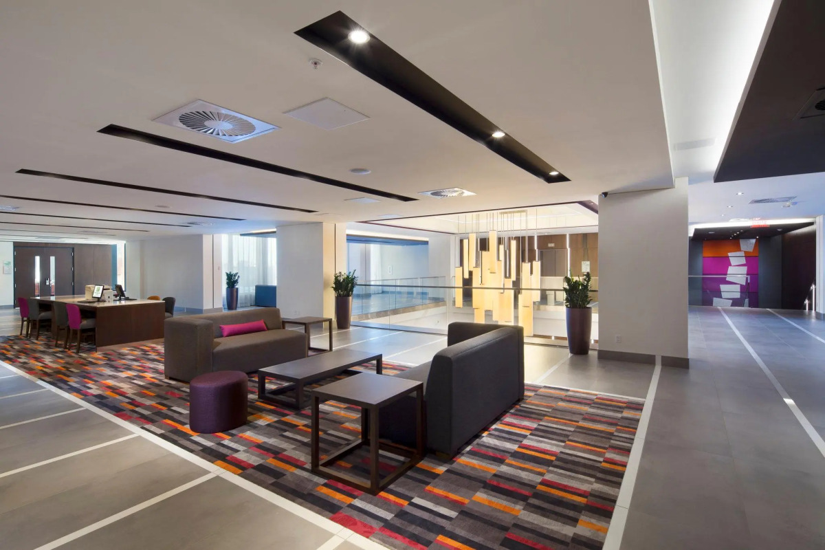 Holiday Inn Hotel & Suites Montreal Centre-ville Ouest by IHG