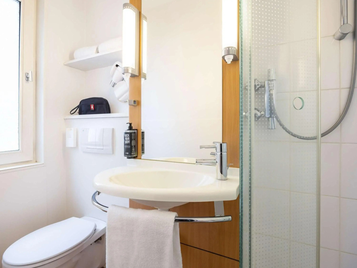 MOXY London Heathrow Airport