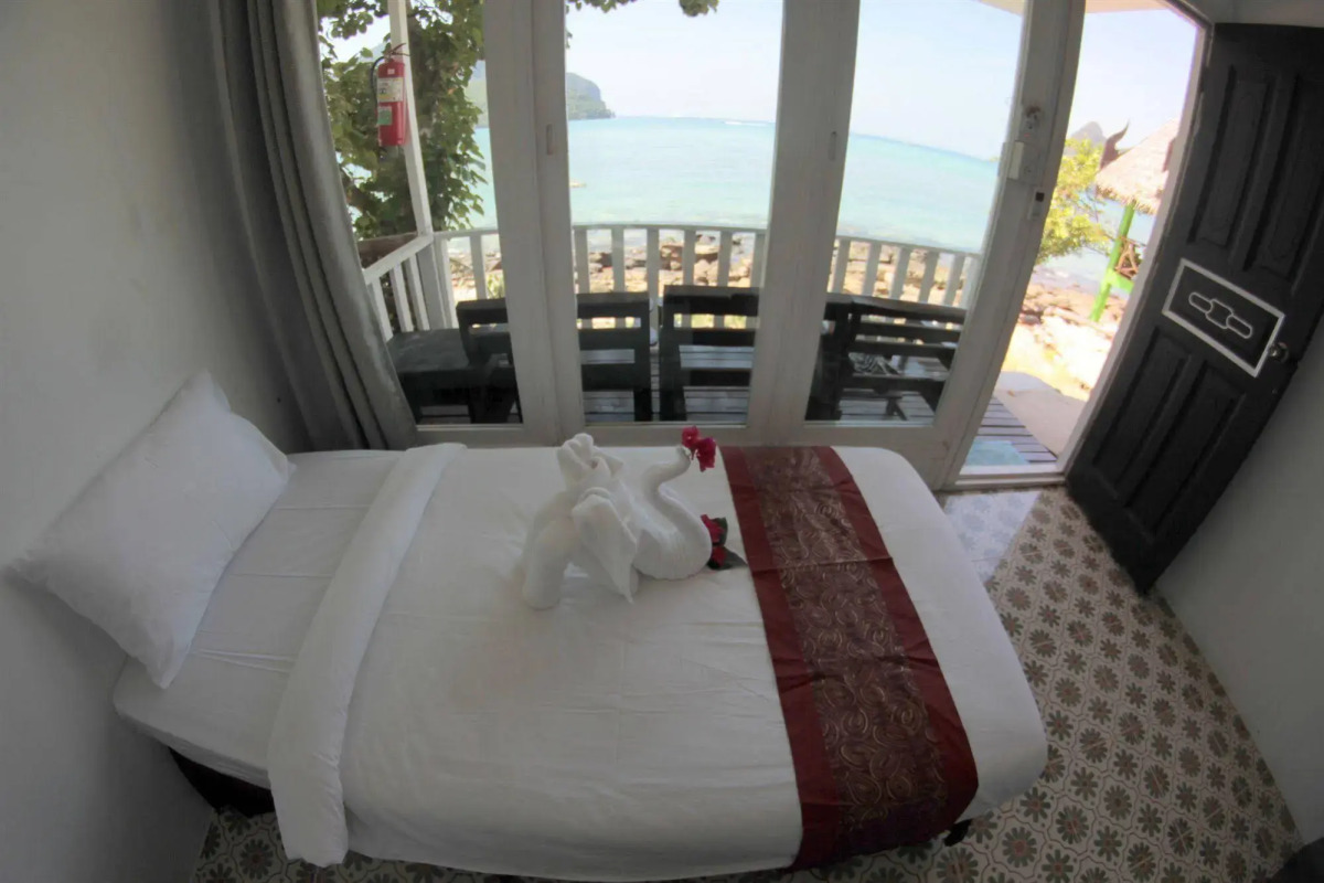 Phi Phi Cozy Seafront Resort