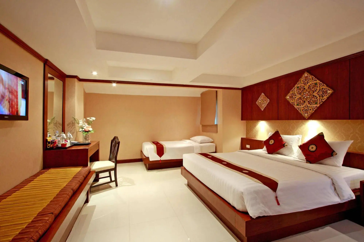 Отель Rayaburi Hotel Patong