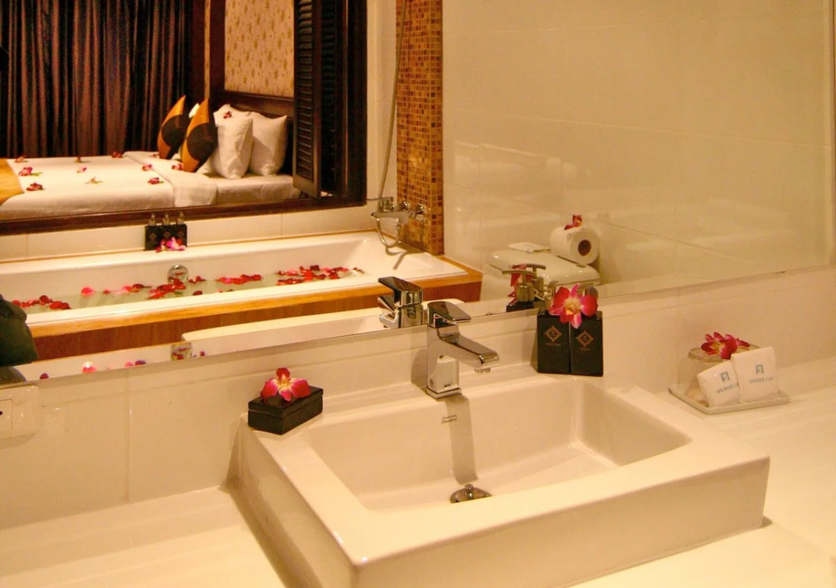 Отель Rayaburi Hotel Patong