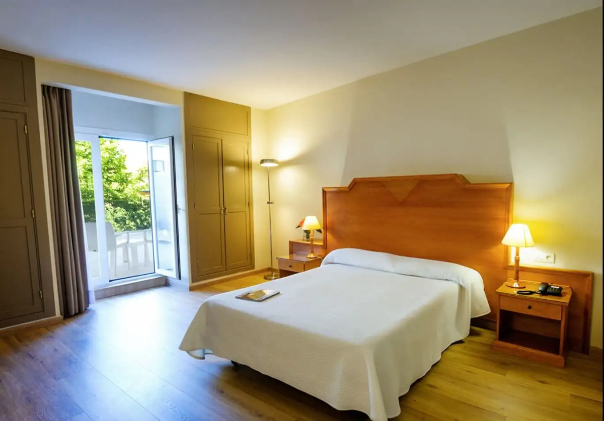 Hotel Monarque El Rodeo