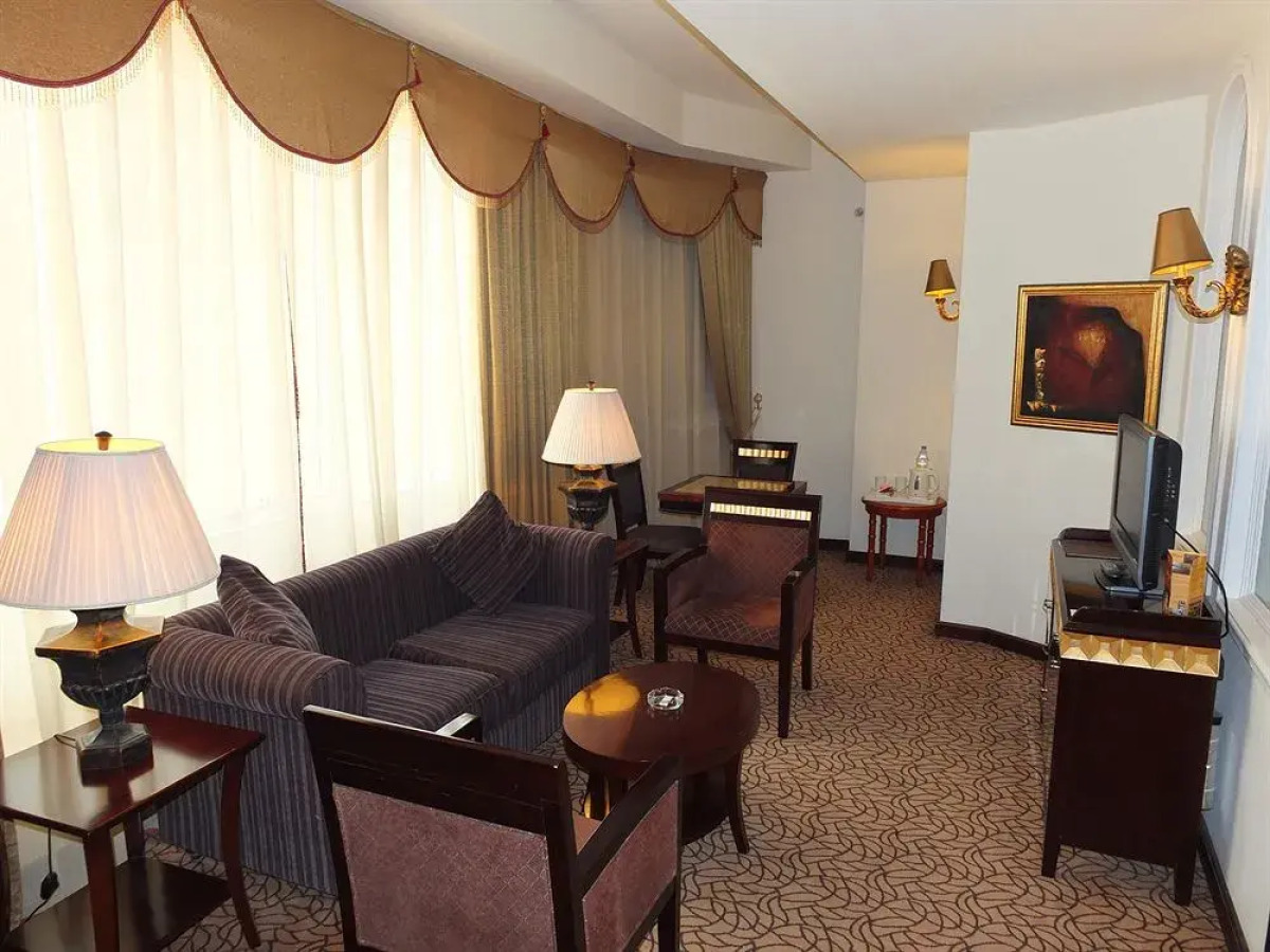Gloria Hotel & Suites