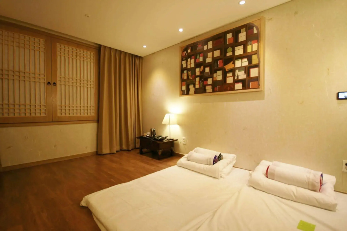 The Central Plaza Hotel