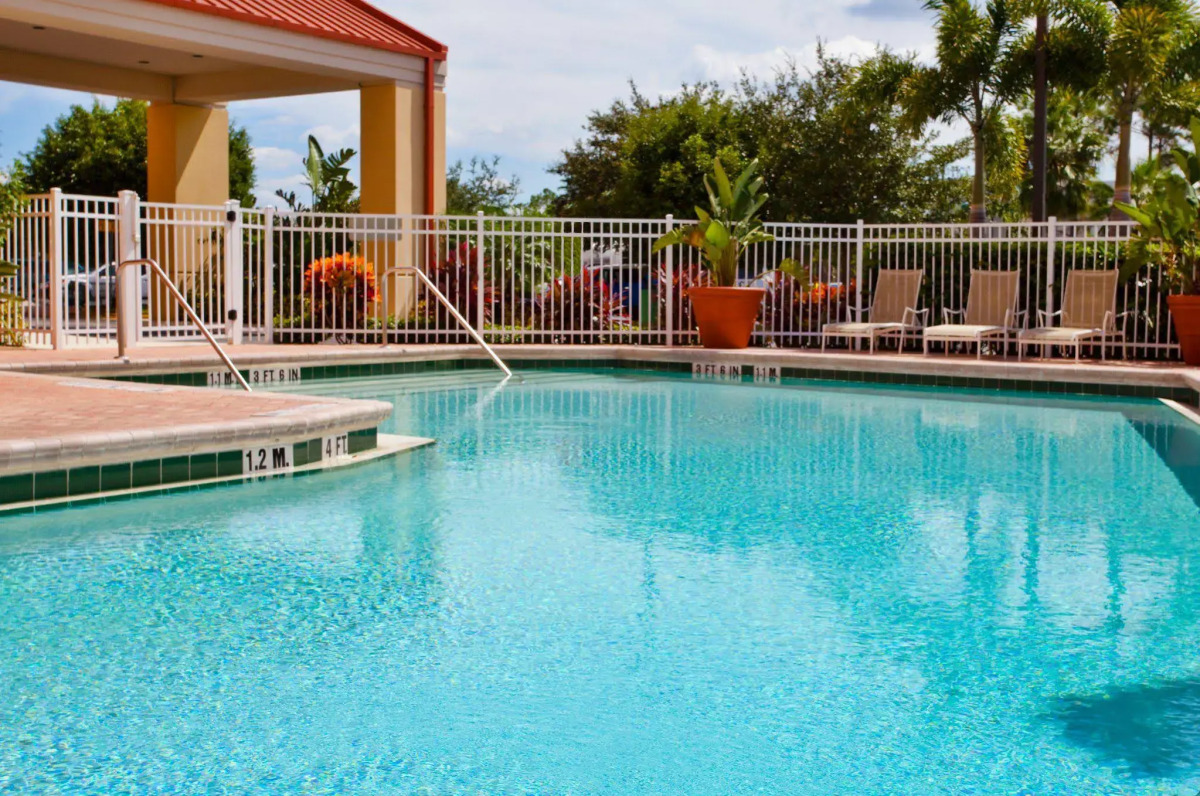 Holiday Inn Express & Suites Nearest Universal Orlando by IHG