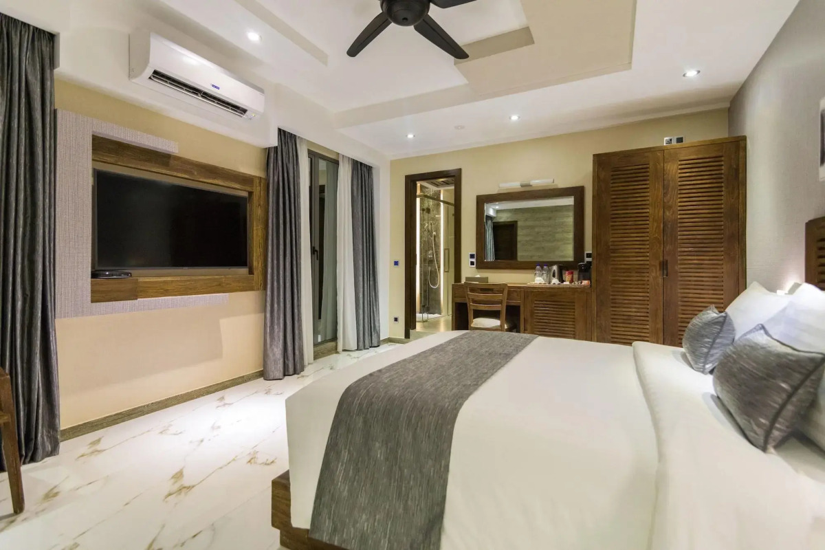 Отель Samann Grand