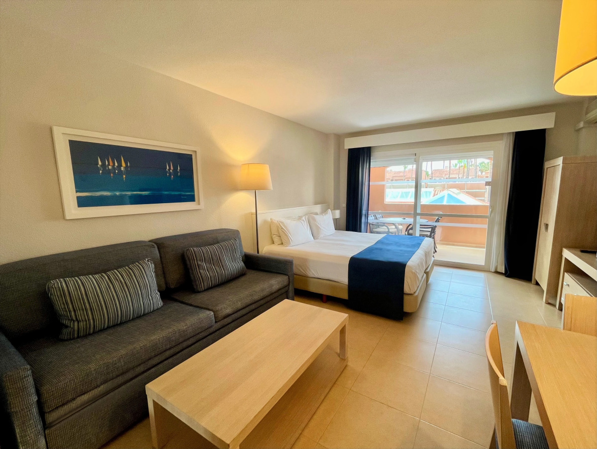 Отель Los Amigos Beach Club