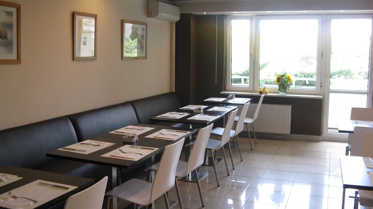 Hotel Wilanów Warszawa by DeSilva