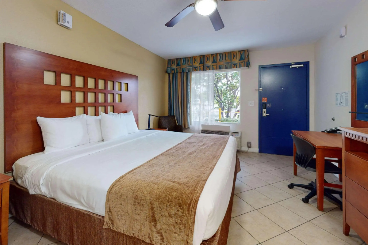 Rodeway Inn & Suites Fort Lauderdale Airport & Cruise Port