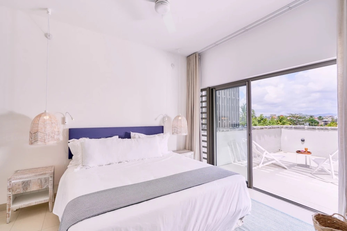 Les Estivales Beachfront Suites & Penthouses with LOV