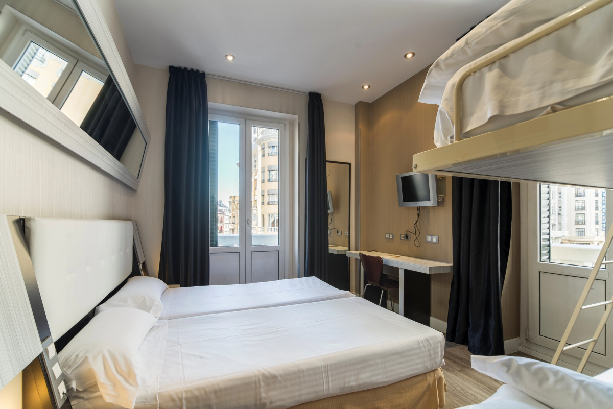 Отель Petit Palace Triball