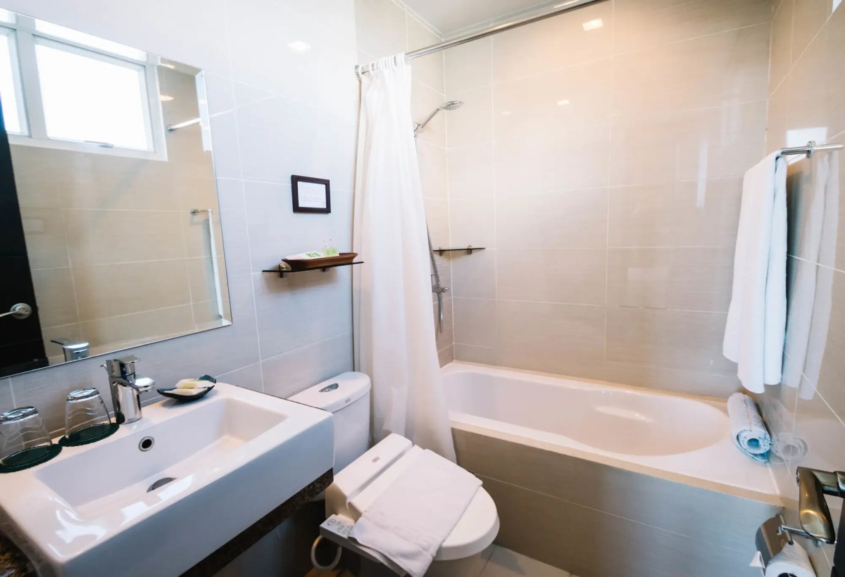 CSuites at 8 Newtown Residences