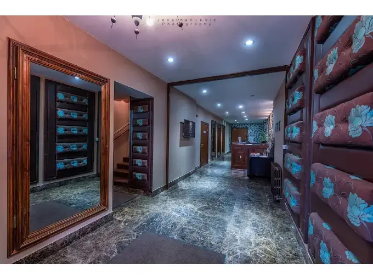 Number 44 Hotel & Bar