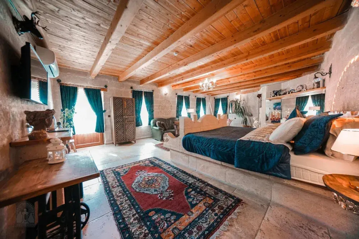 Zeus Cave Suites