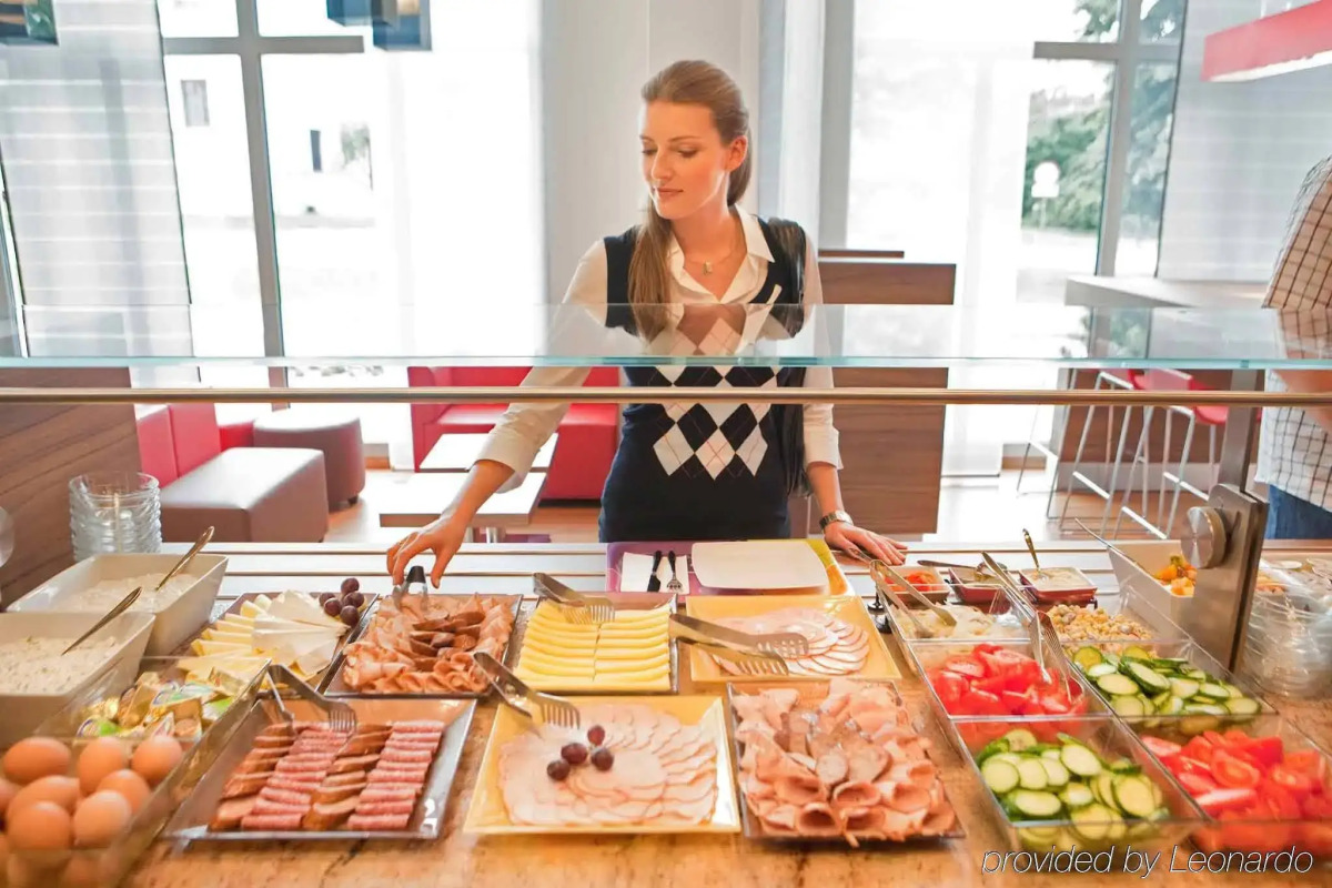 ibis Warszawa West Station