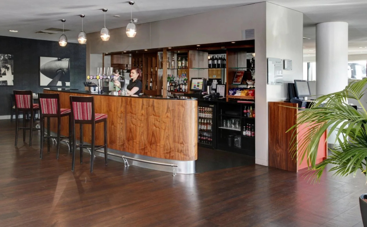 Holiday Inn London - Luton Airport by IHG