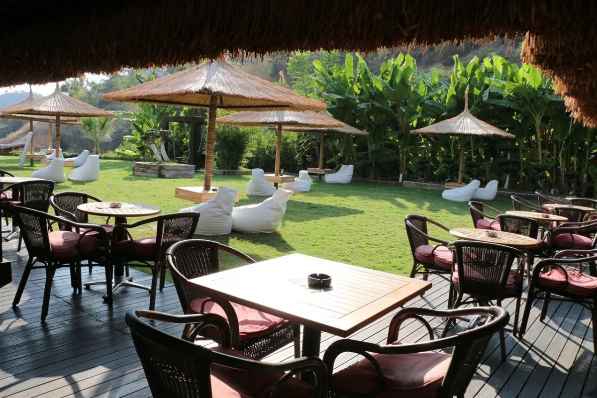 Manaspark Deluxe Hotel