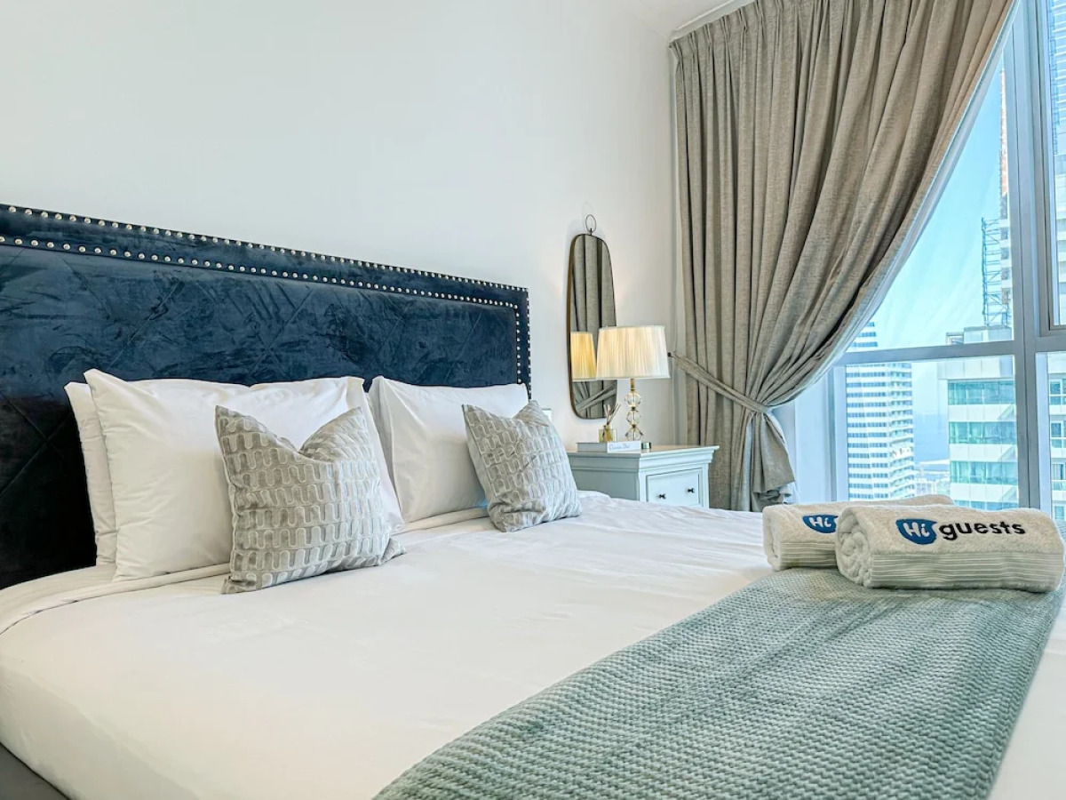 HiGuests - The Marina Torch